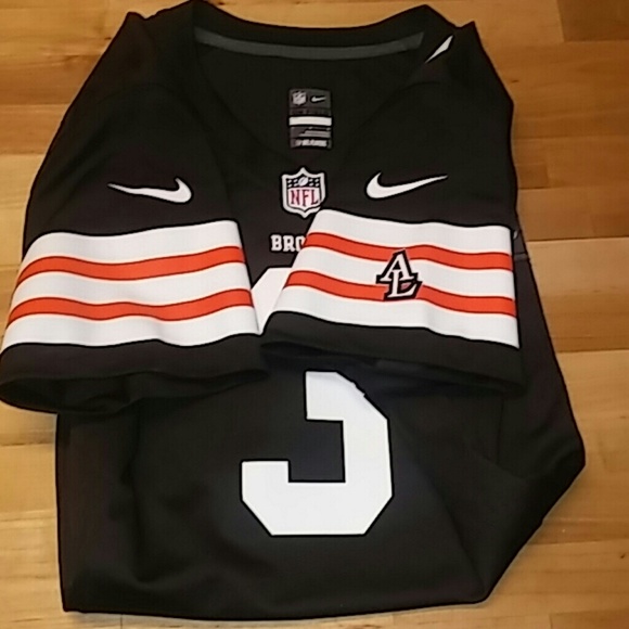 Nike - Picture 2 of 4